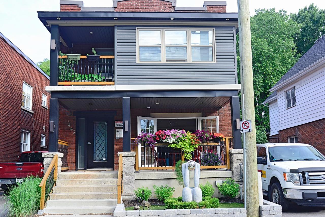 Downtown Executive Retreat With Private Balcony Near Bank Street - Sleep Max 2 Apartment Ottawa